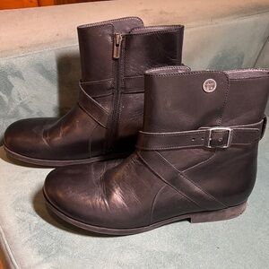 Nearly new Birkenstock Ankle Boots 39